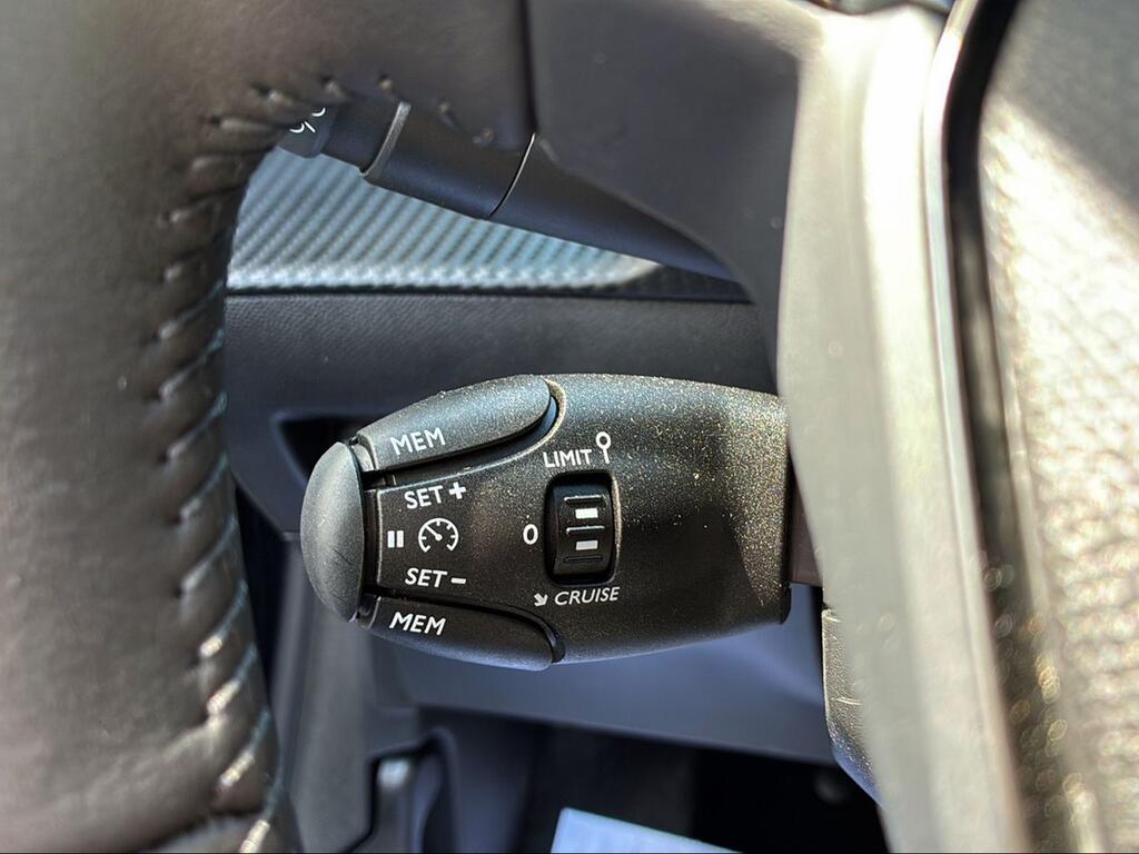 Peugeot 208 Allure HYBRID 110 eDCS6 - Foto 1318